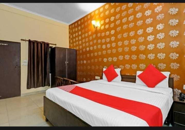 Super Hotel O Global New Delhi Exterior photo