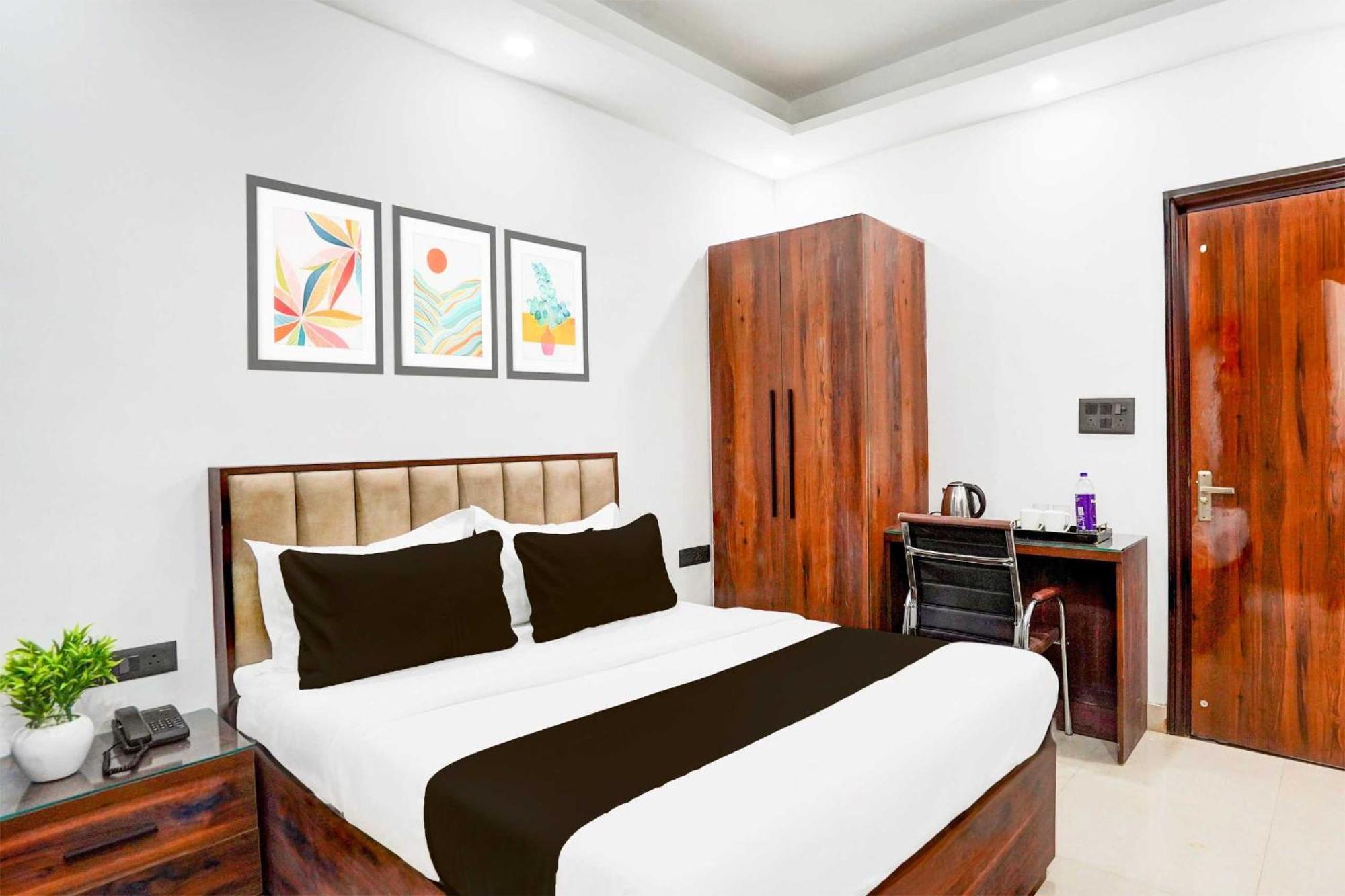 Super Hotel O Global New Delhi Exterior photo