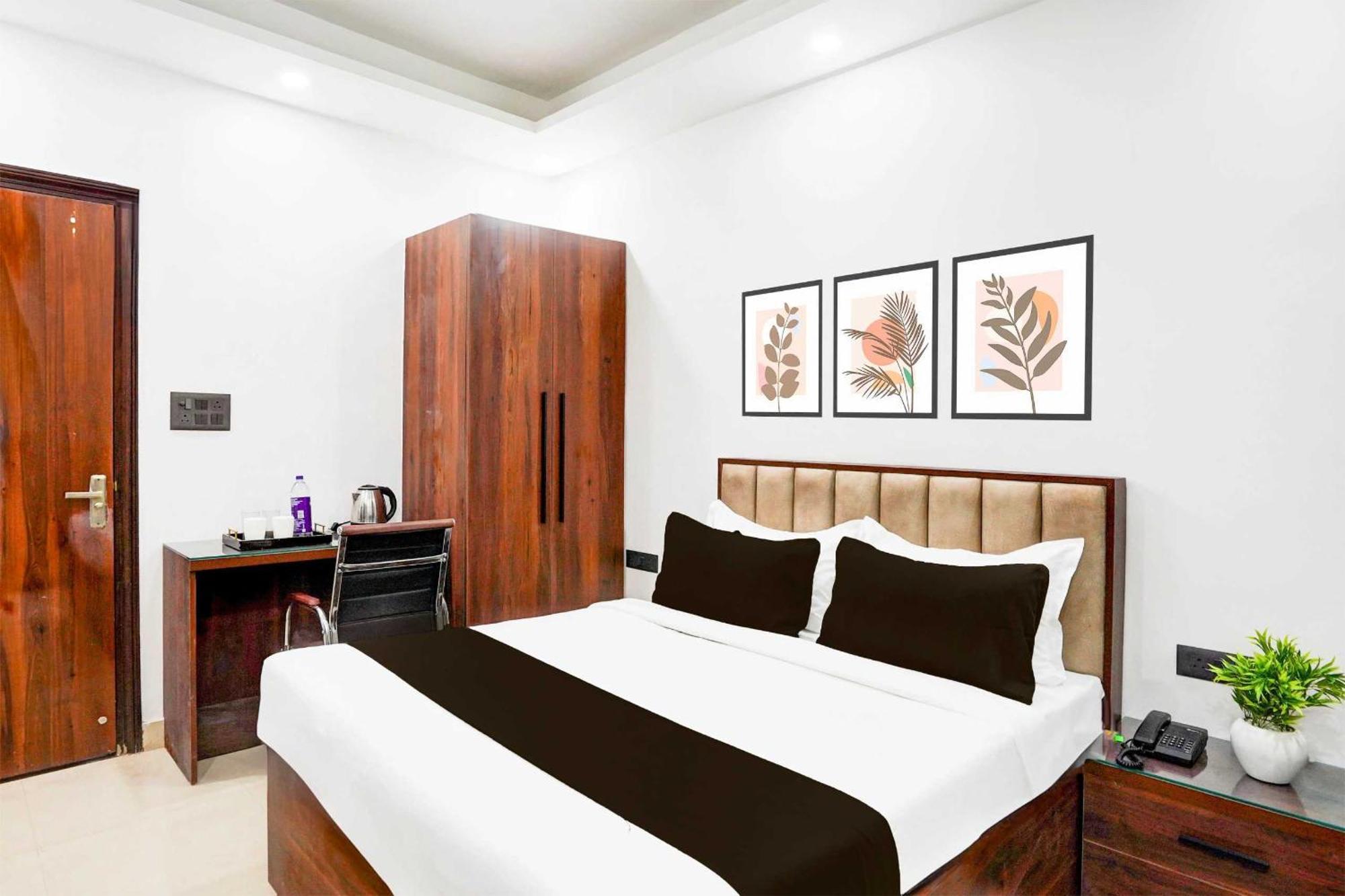 Super Hotel O Global New Delhi Exterior photo