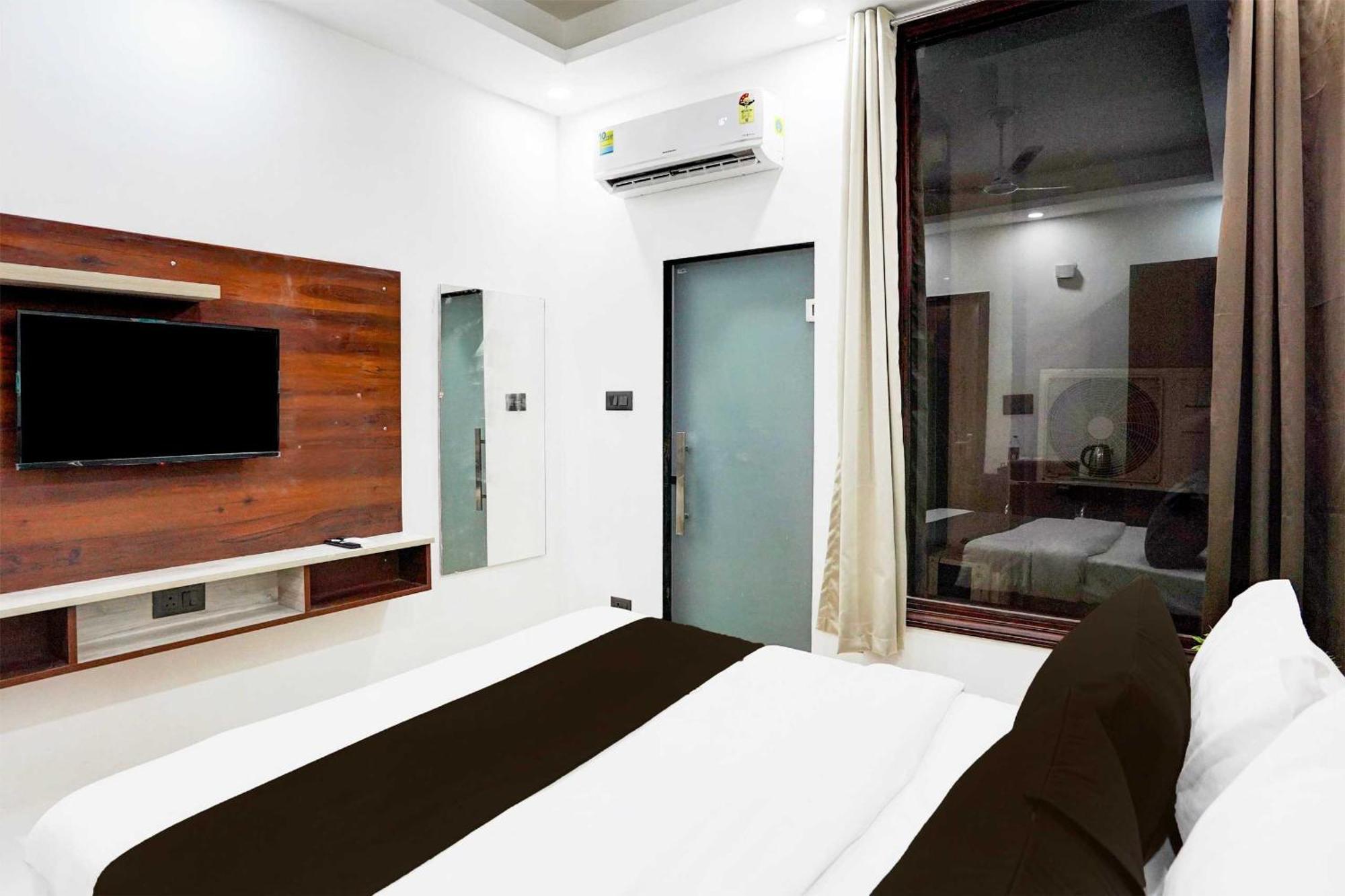 Super Hotel O Global New Delhi Exterior photo