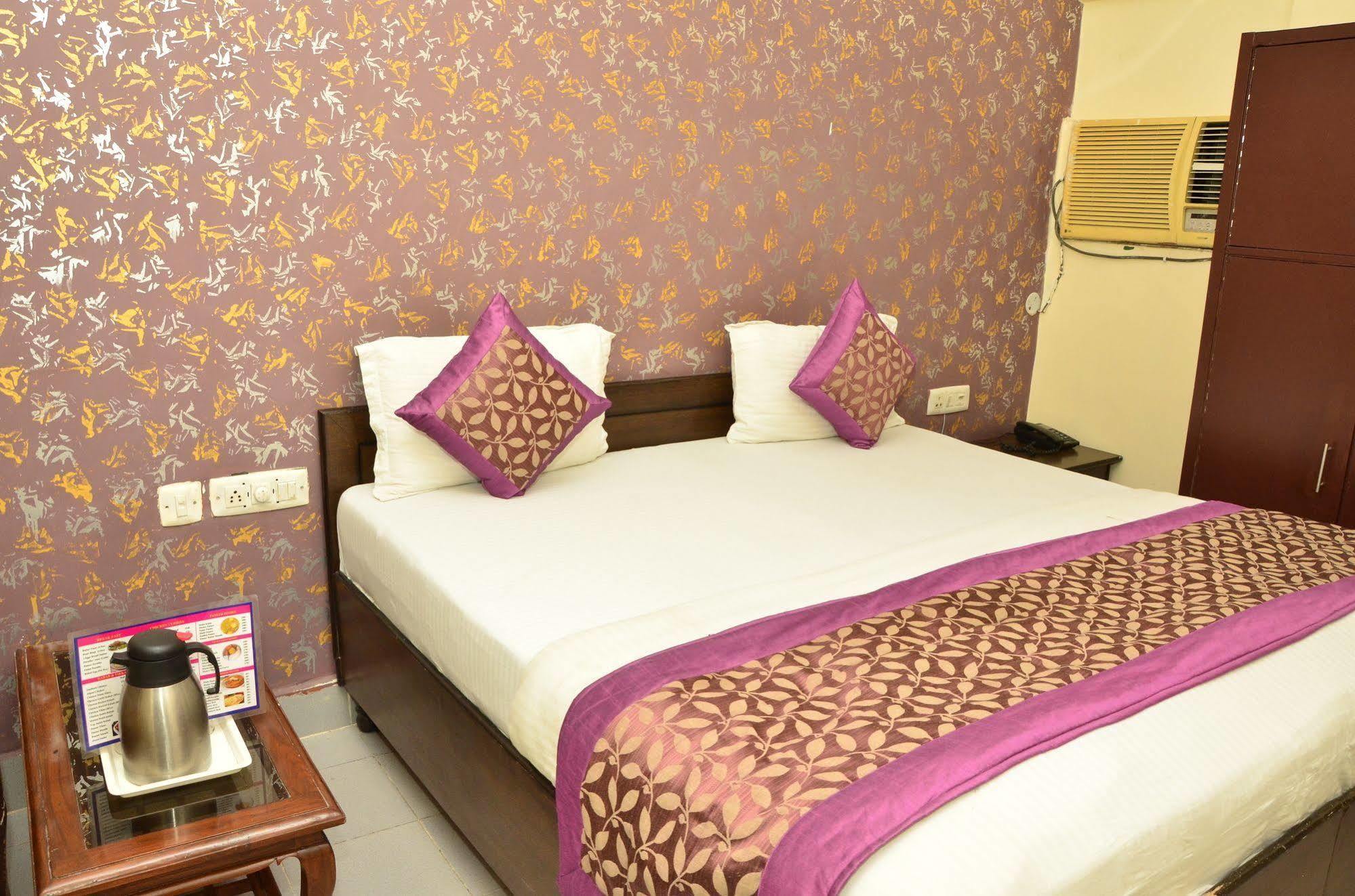 Super Hotel O Global New Delhi Exterior photo